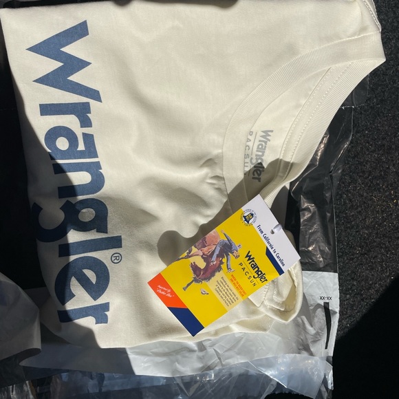 Wrangler Women’s Baby Tee - Picture 2 of 3